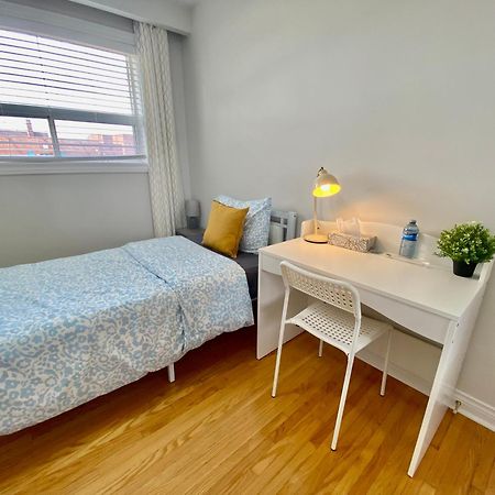 Отель Sunny House - Main Floor, Free Parking, In Торонто Экстерьер фото
