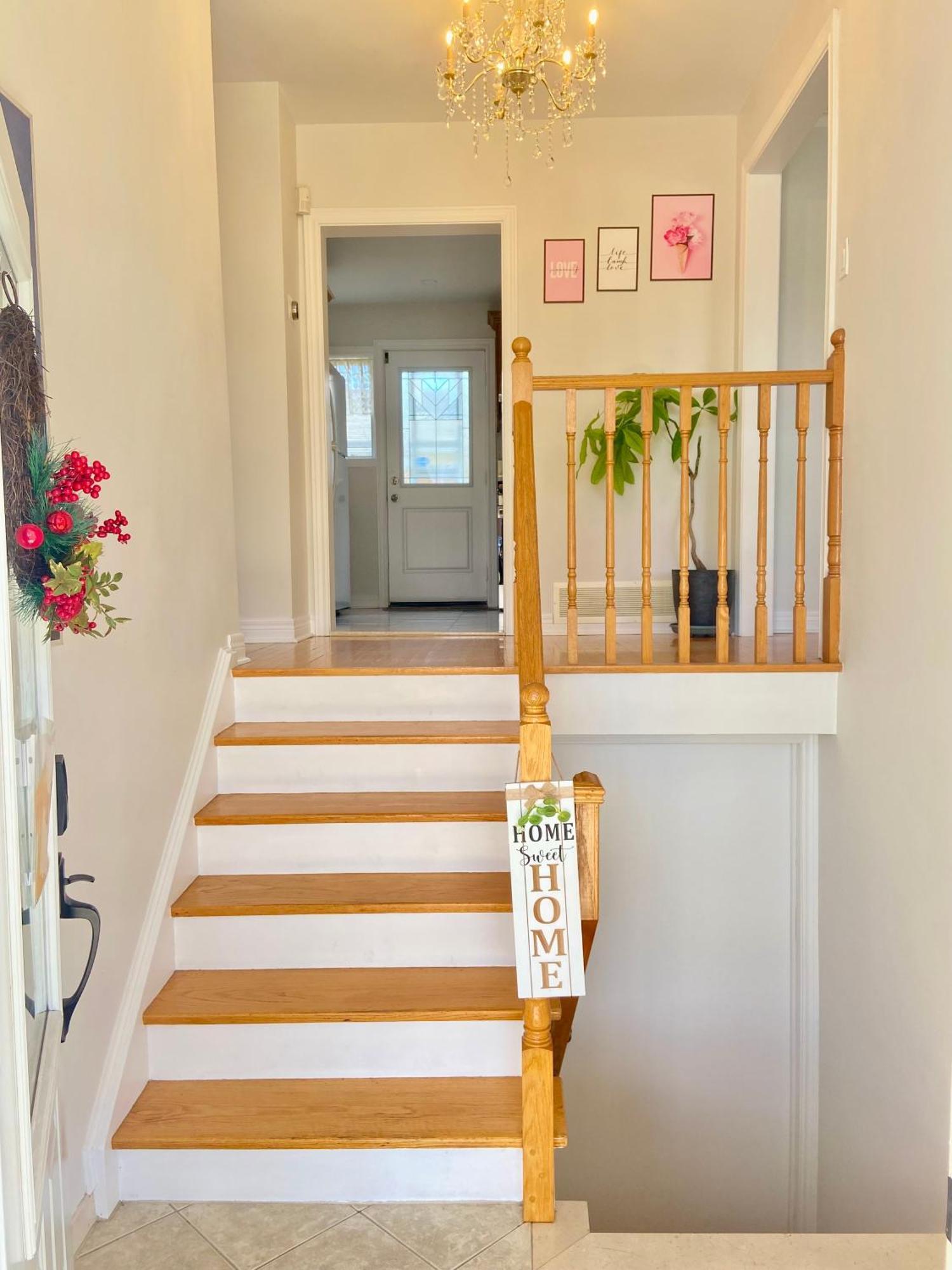 Отель Sunny House - Main Floor, Free Parking, In Торонто Экстерьер фото