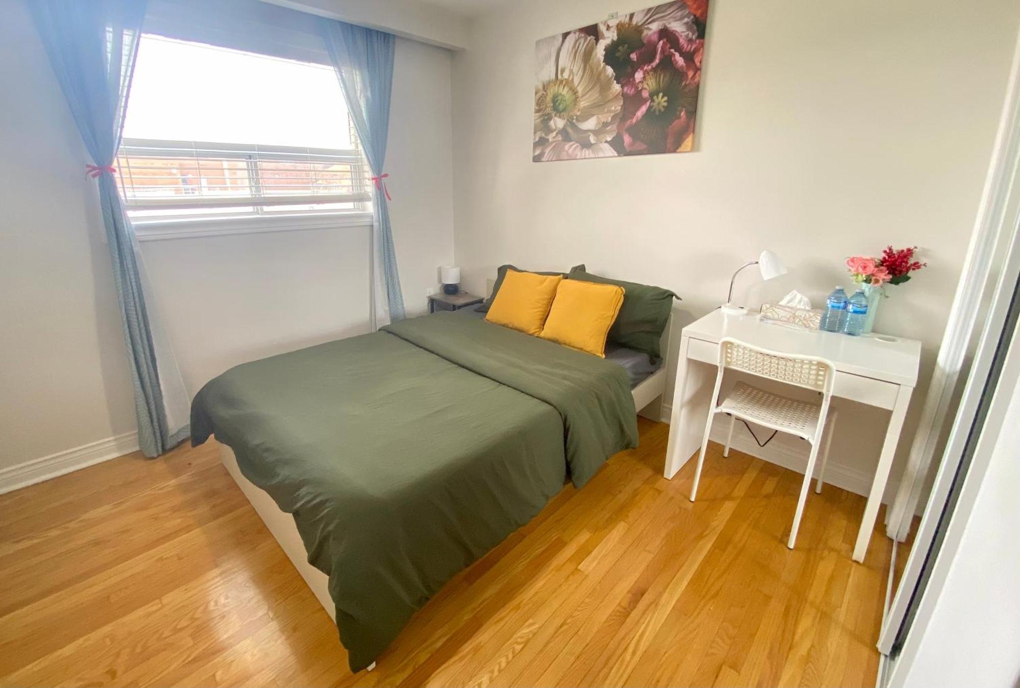 Отель Sunny House - Main Floor, Free Parking, In Торонто Номер фото
