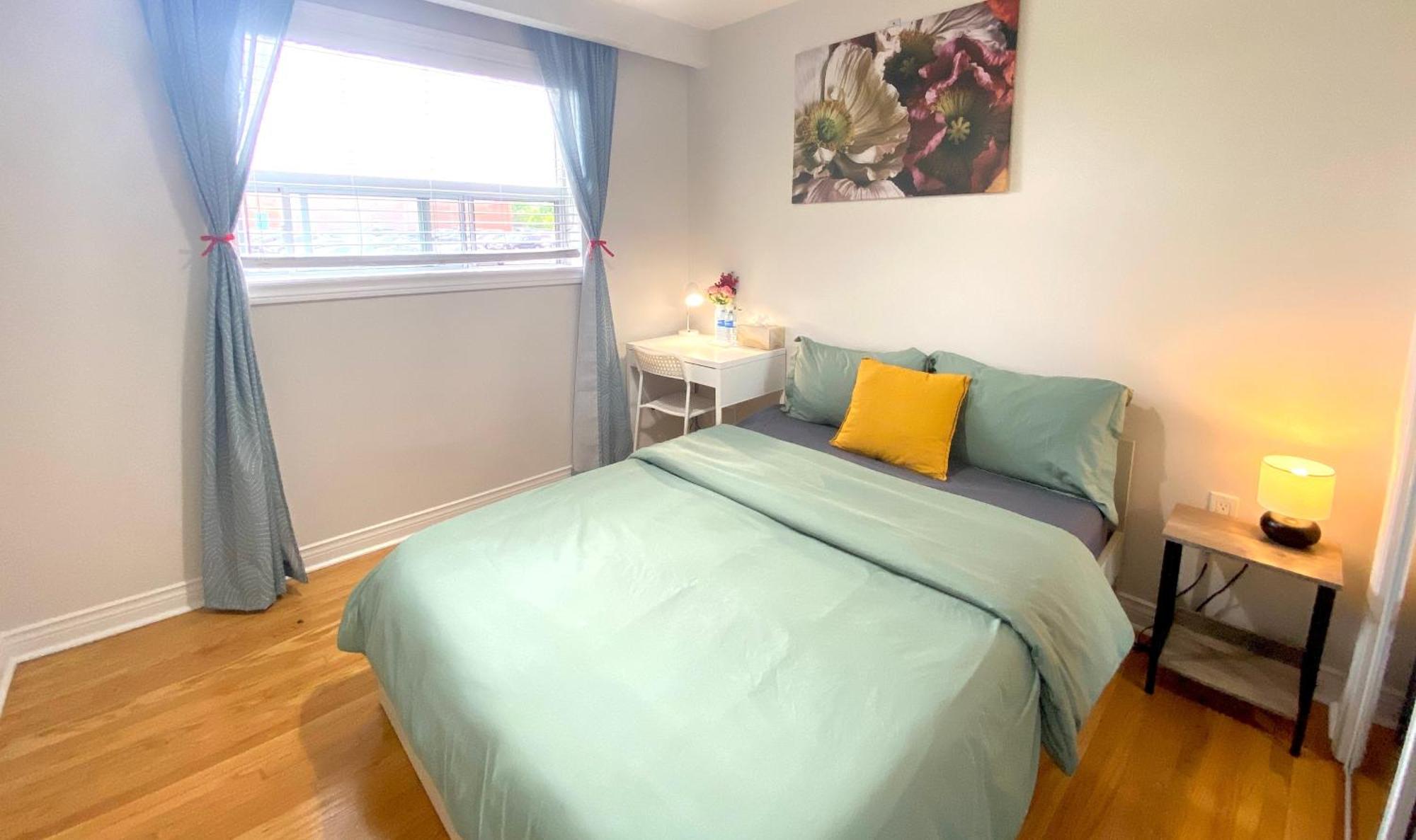 Отель Sunny House - Main Floor, Free Parking, In Торонто Номер фото